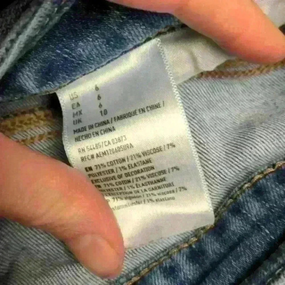 AEO Light Wash Distressed Lace Pocket Hi Rise Shortie - Picture 3 of 5